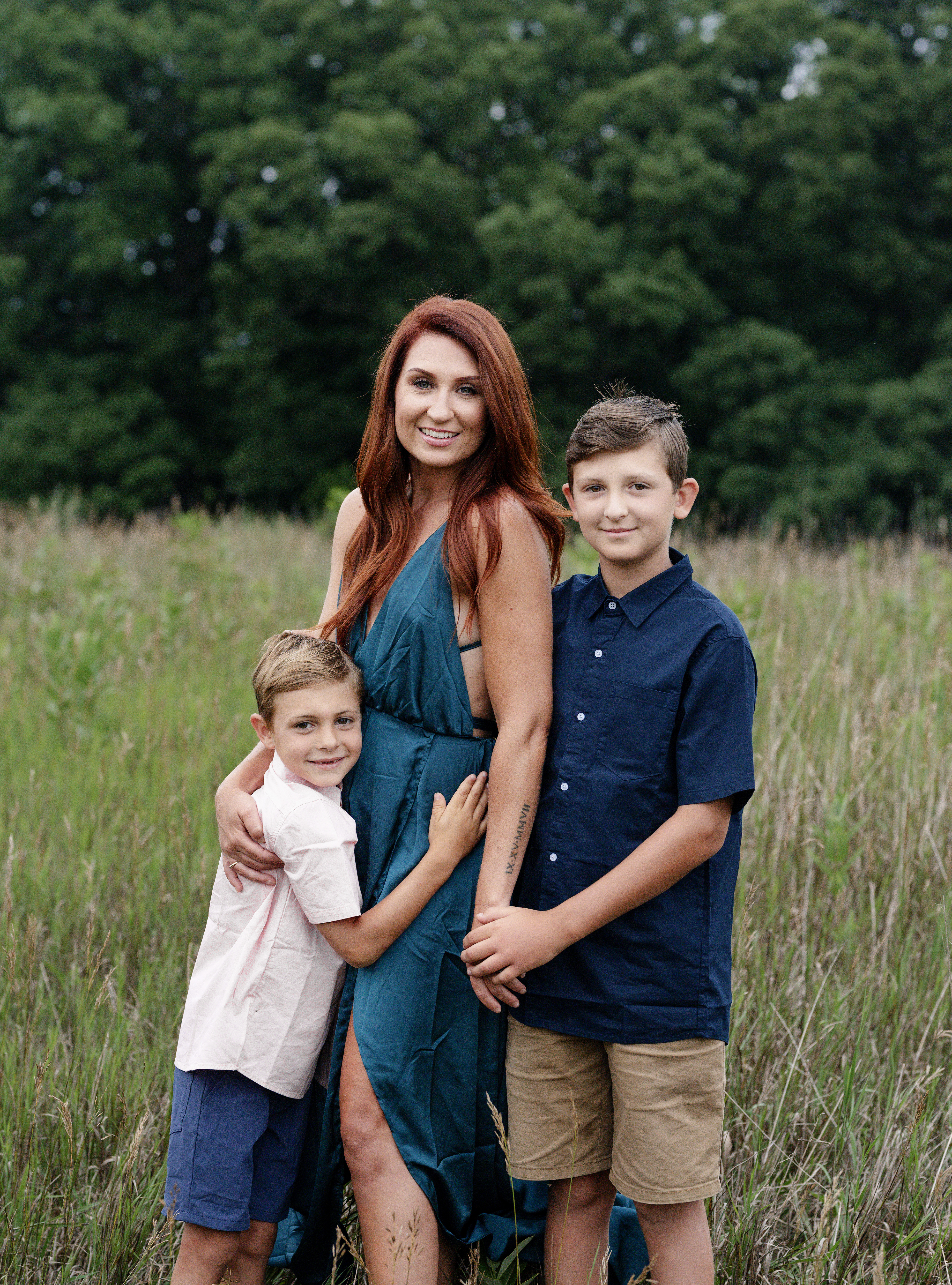 grand rapids family photo shoot in field