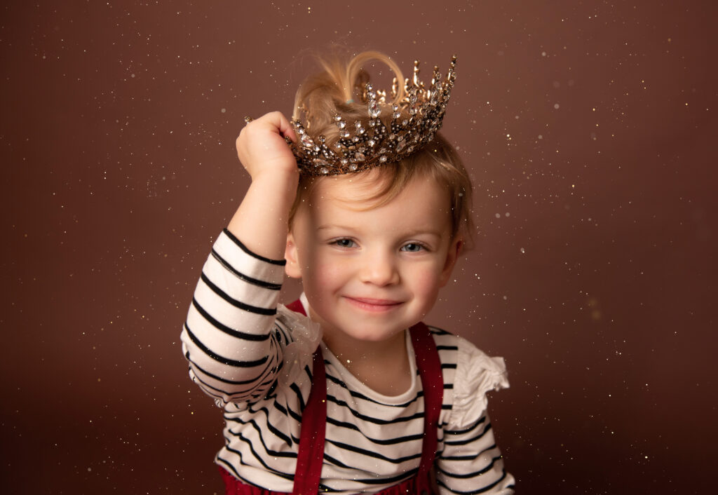 Grand Rapids photographer little girl with crown on