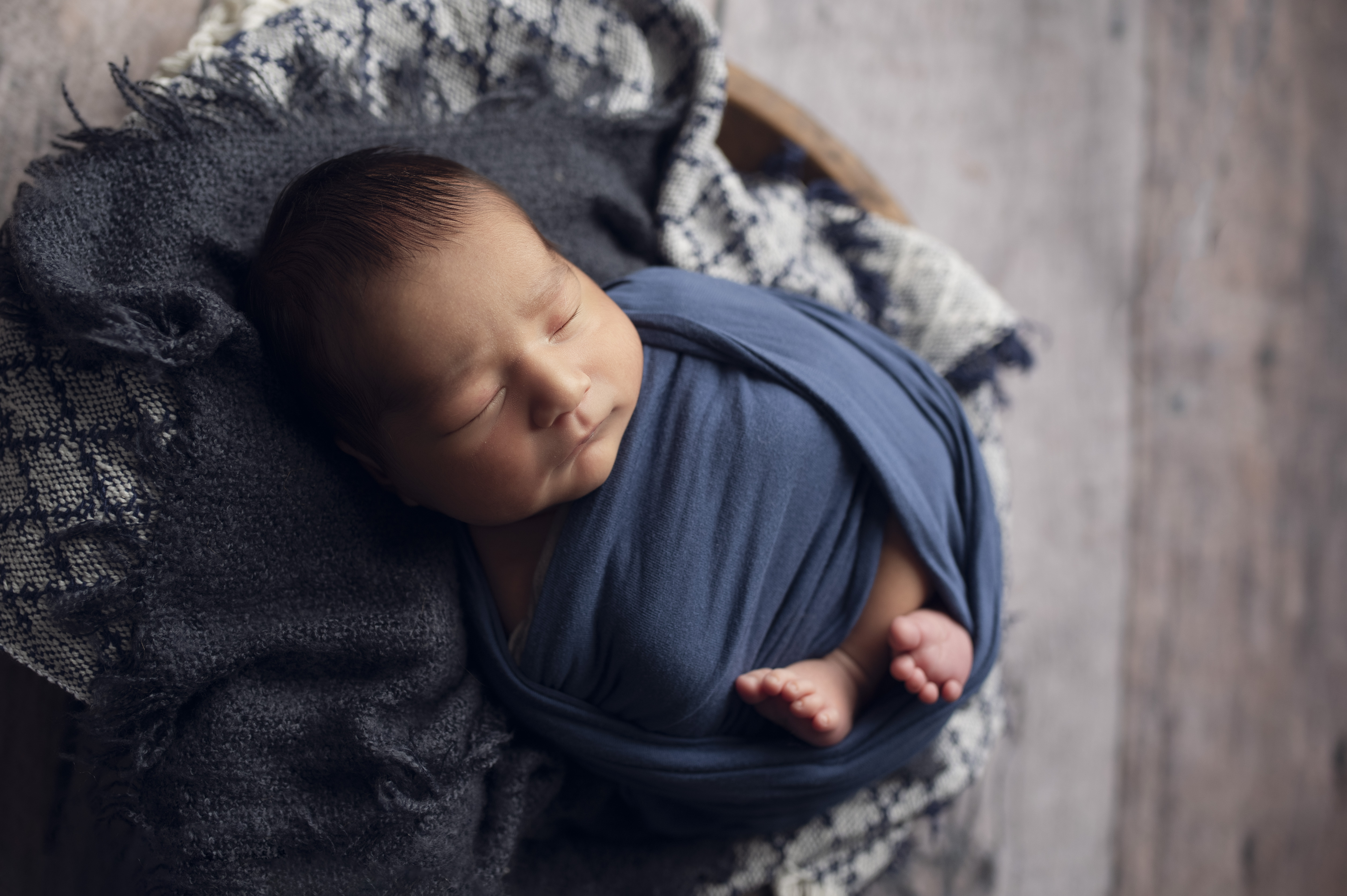 Grand rapids newborn photographer baby sleeping in bowl with blue blanket